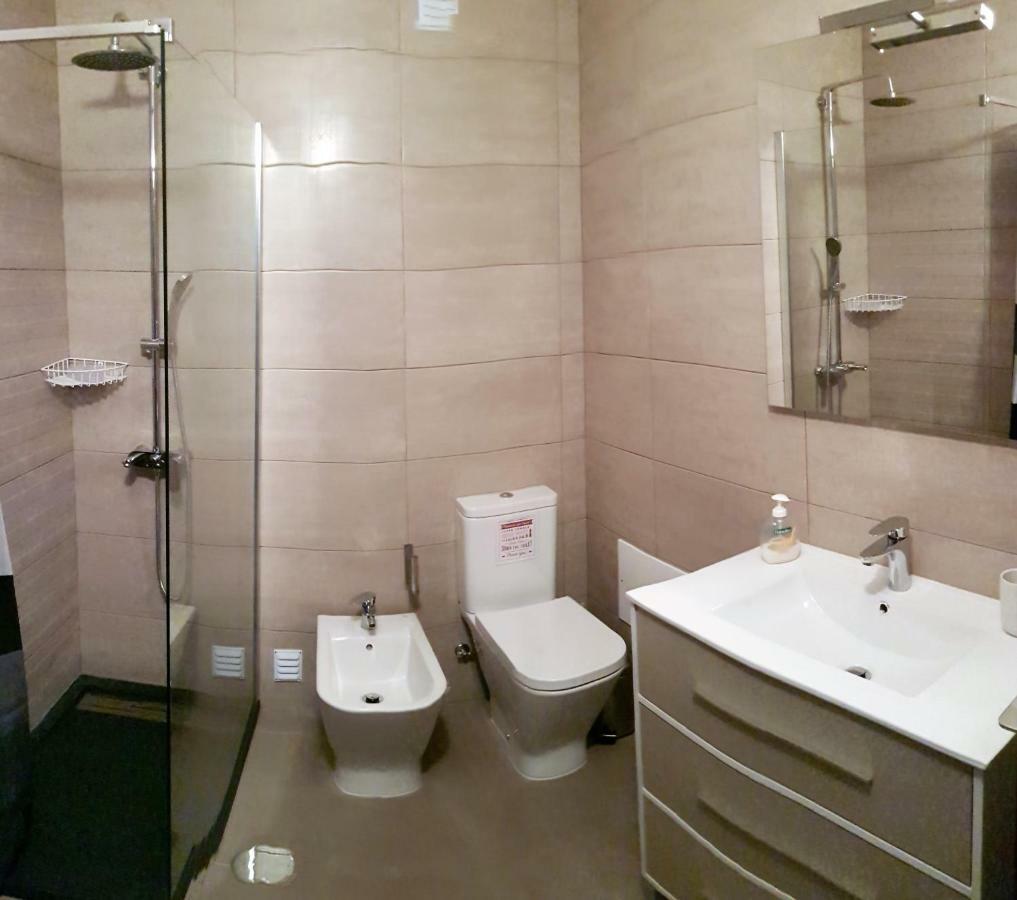 Glory Holiday Rooms ลากอส ภายนอก รูปภาพ